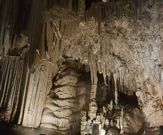 Karst grotte de Nerja
